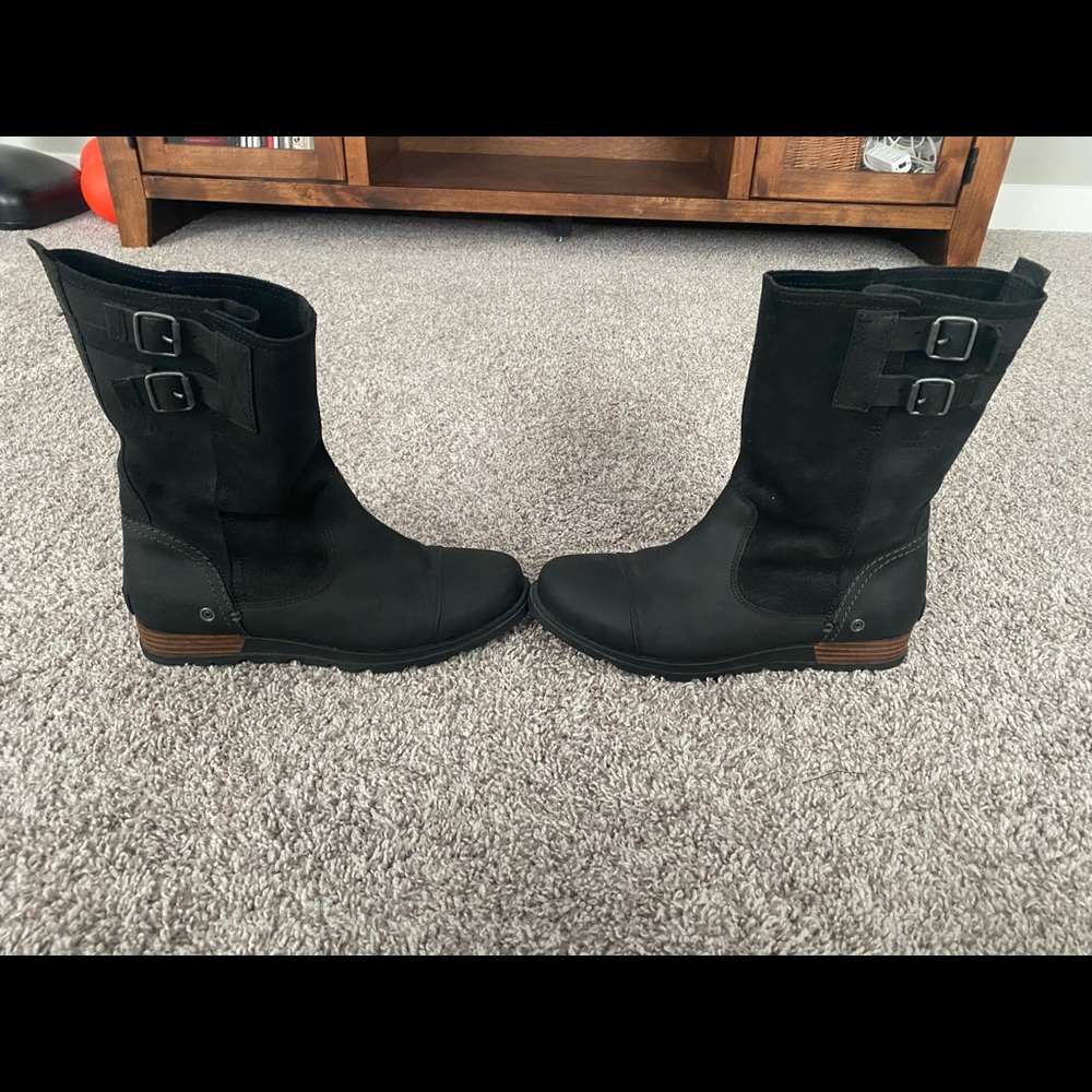 Sorel Women’s Casual mid calf boots! Great condition!